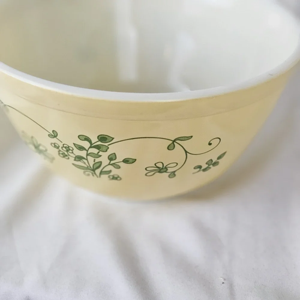 Vintage Pyrex 402 Shenandoah Mixing Nesting Bowl Yellow 1.5 Liter - Picture 3 of 4